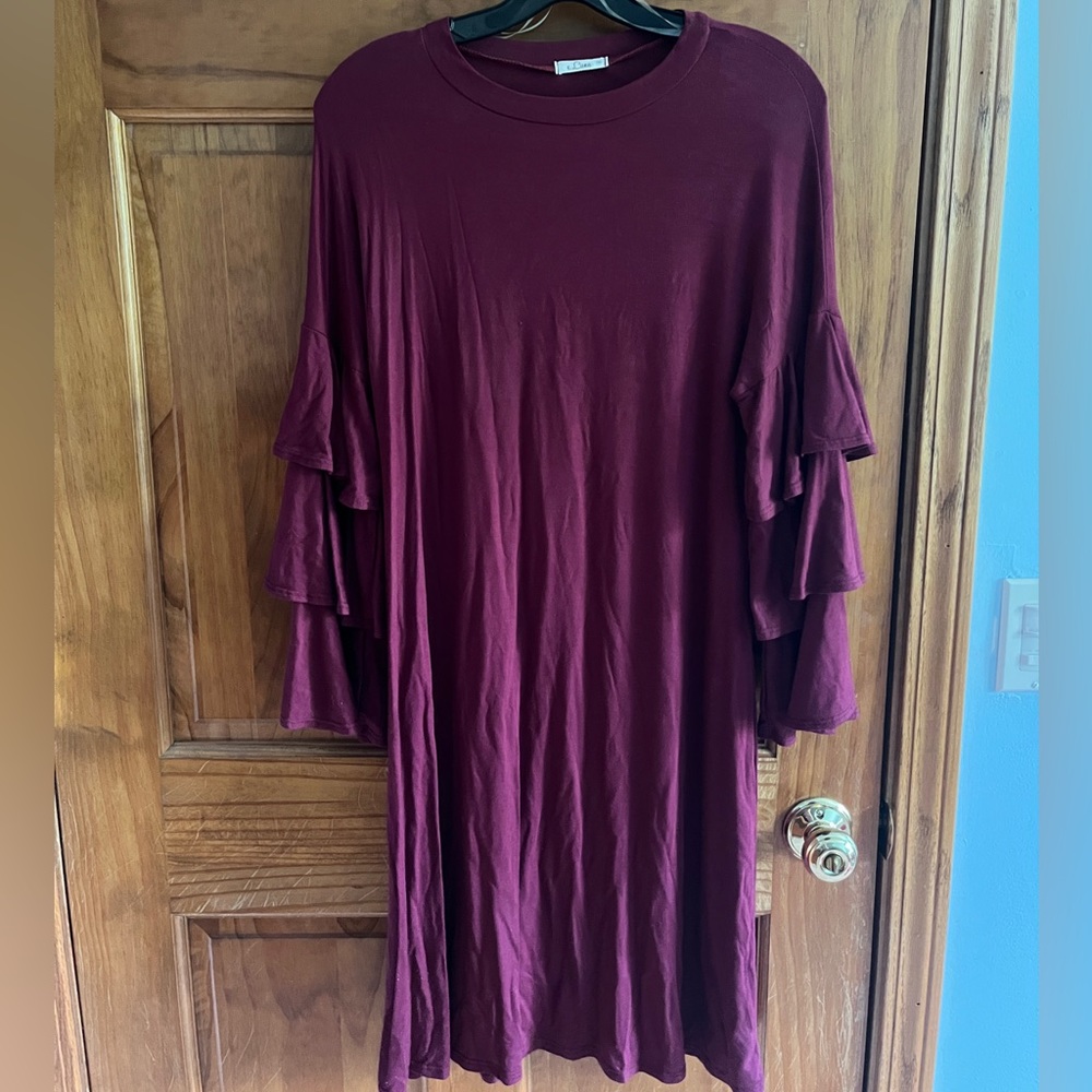 Maroon dress e. Luna